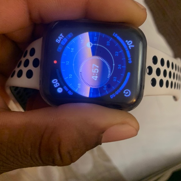 Apple Watch serious 4 44m main image 6